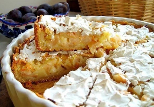 Пиріг з яблуками - підбірка цікавих та смачних рецептів