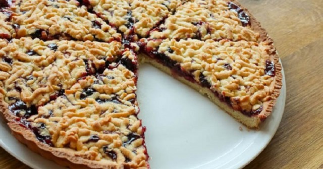 Тертий пиріг - підбірка смачних та доступних рецептів